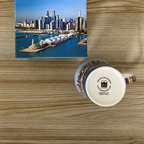 Chicago IL Mug The Postcard Factory (PCF) Bright Art Graphics Wrap Around Design - Picture 7 of 11